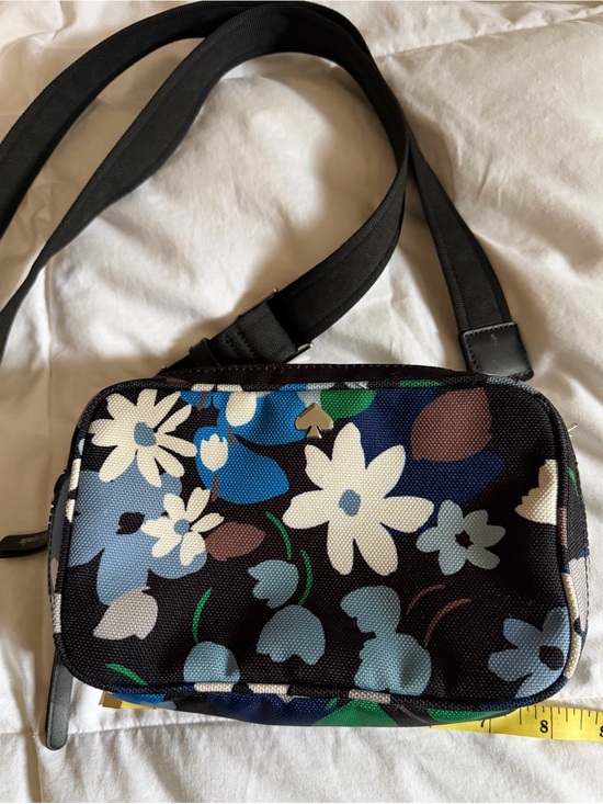 kate spade Handbags - Kate Spade floral  Crossbody Bag